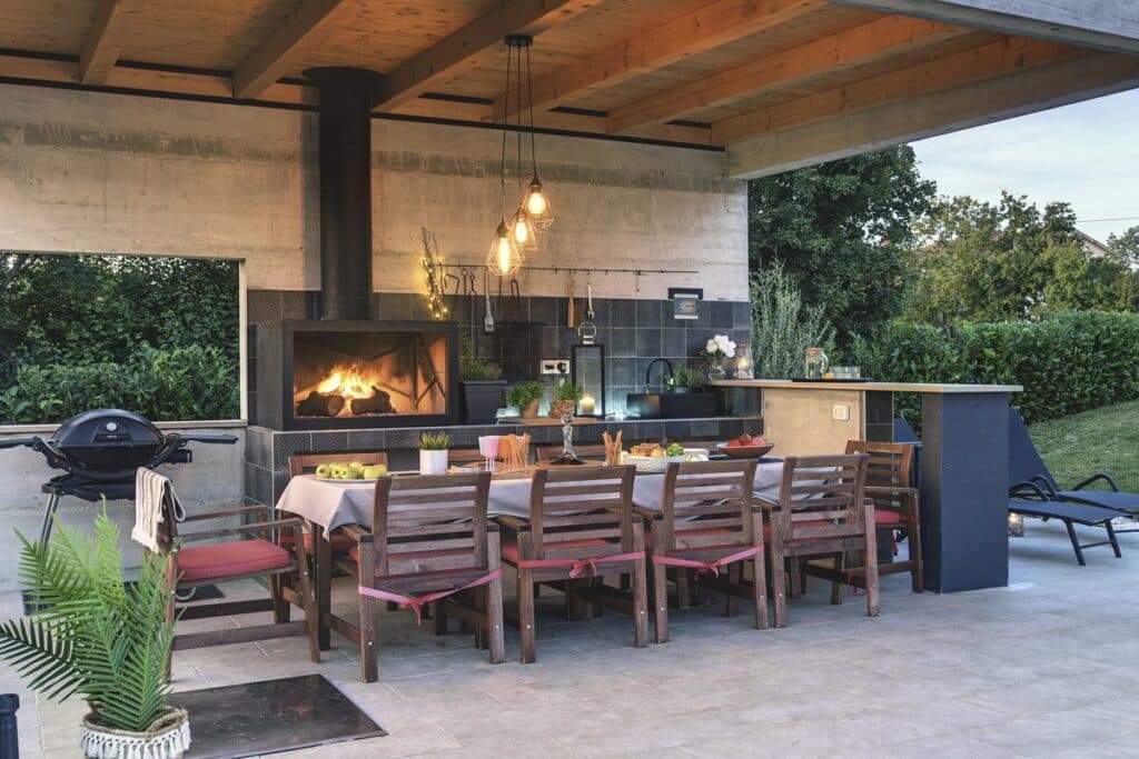 Alfresco dining table and outdoor kitchen at The Sunset's Caress